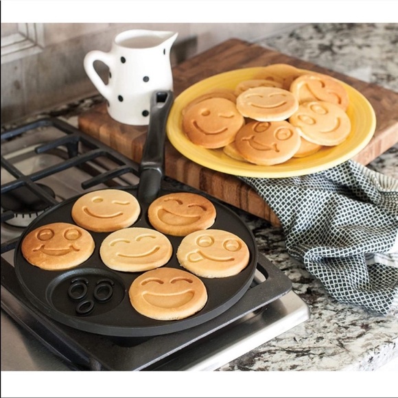 Nordic Ware•Retired•Smiley Face Pancake Pan•Makes 3” Pancakes in Batches of 7!🌼 - Picture 3 of 13